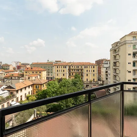 Apartamento Guesthost - Comfy Balcony Flat Steps From Navigli Milán