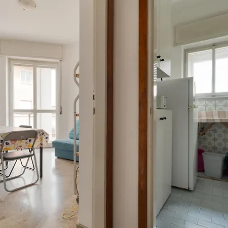 Apartamento Guesthost - Comfy Balcony Flat Steps From Navigli *
