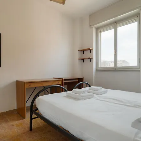 Guesthost - Comfy Balcony Flat Steps From Navigli Apartament *